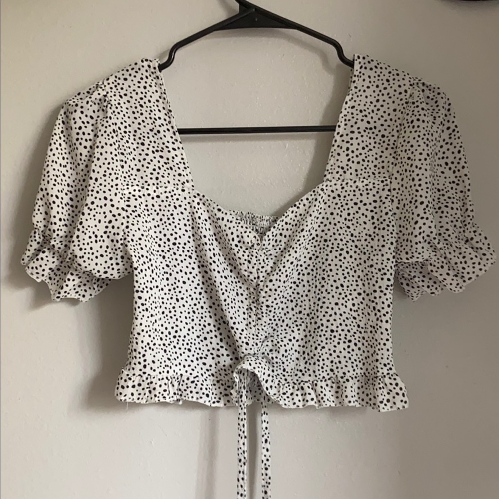Black and white crop scrunch shirt